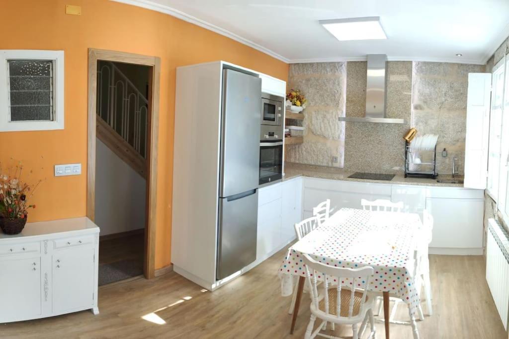Casa Carmina: Casa Para Pequenos Grupos En El Corazon De Galicia O Irixo Exteriör bild