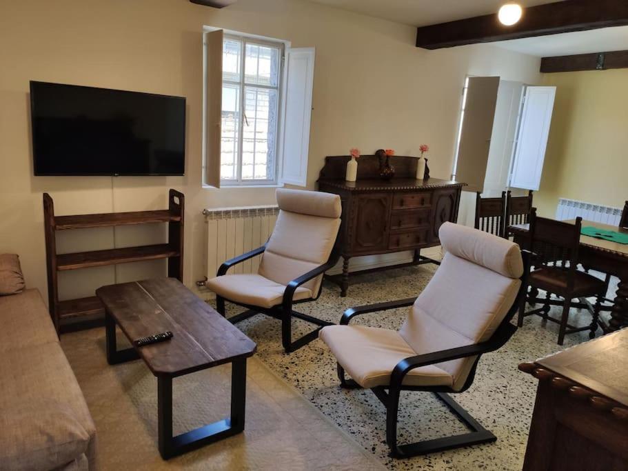 Casa Carmina: Casa Para Pequenos Grupos En El Corazon De Galicia O Irixo Exteriör bild